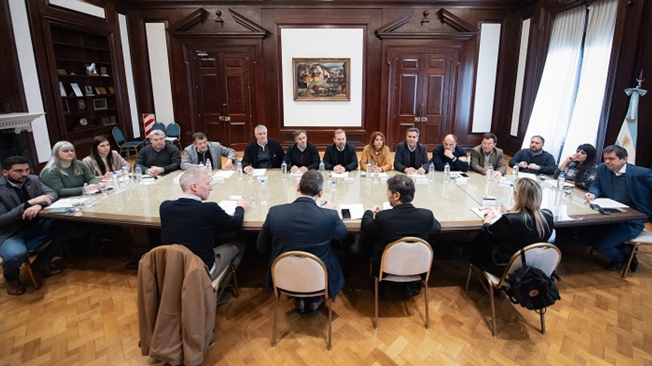 KICILLOF Y CUATTROMO FIRMARON CONVENIOS CON MUNICIPIOS PARA LA COMPRA DE BIENES DE CAPITAL